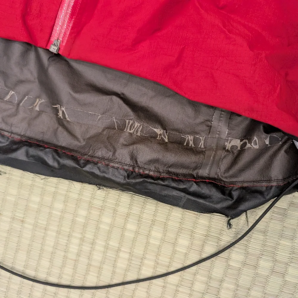 Arc'teryx Hideaway Hood Gore-tex Paclite Shell Jacket Red Men's Size Medium - Picture 9 of 9